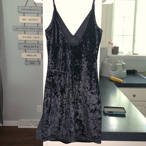 Little black velvet dress ❤️ - Picture 4 of 5